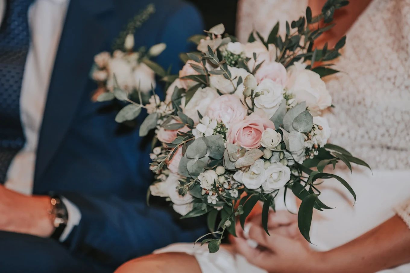 shooting photo mariage deauville le bouquet de fleurs